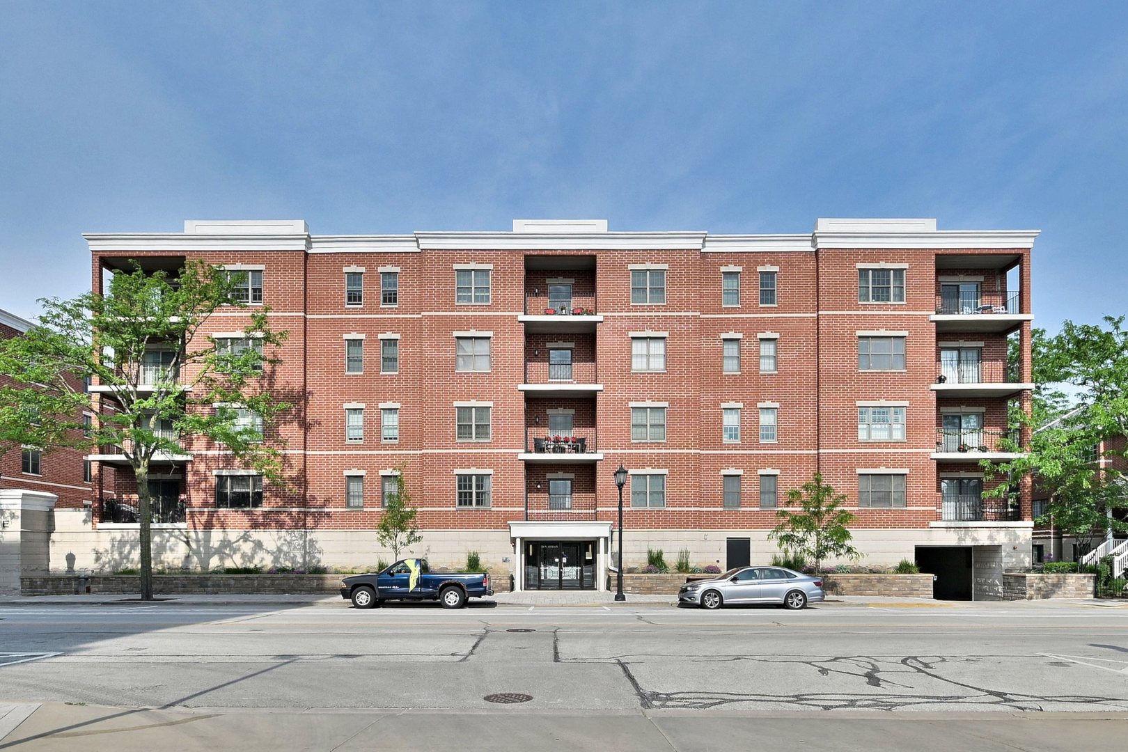 210 N Addison Avenue Unit: 301