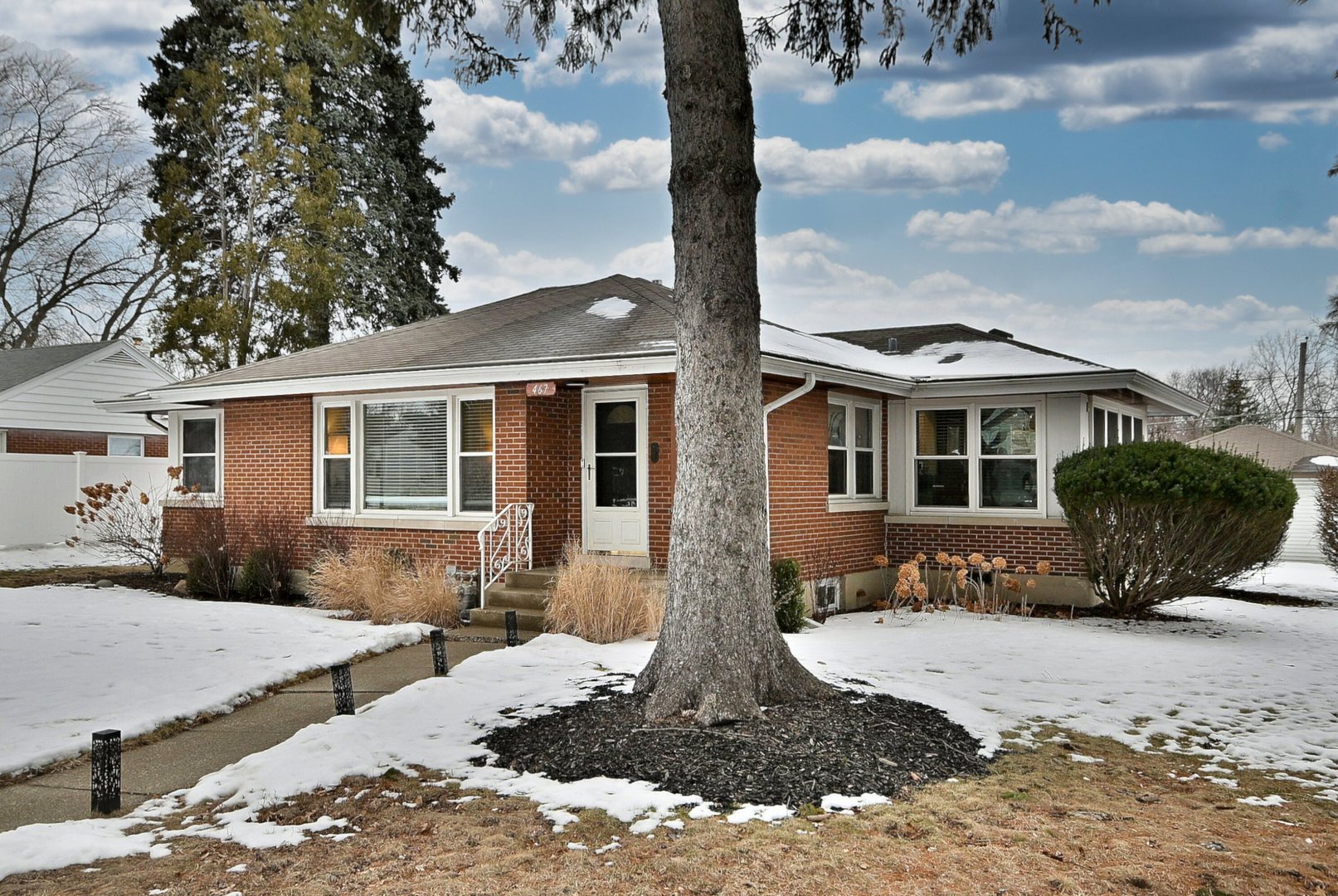 467 W Avery Street