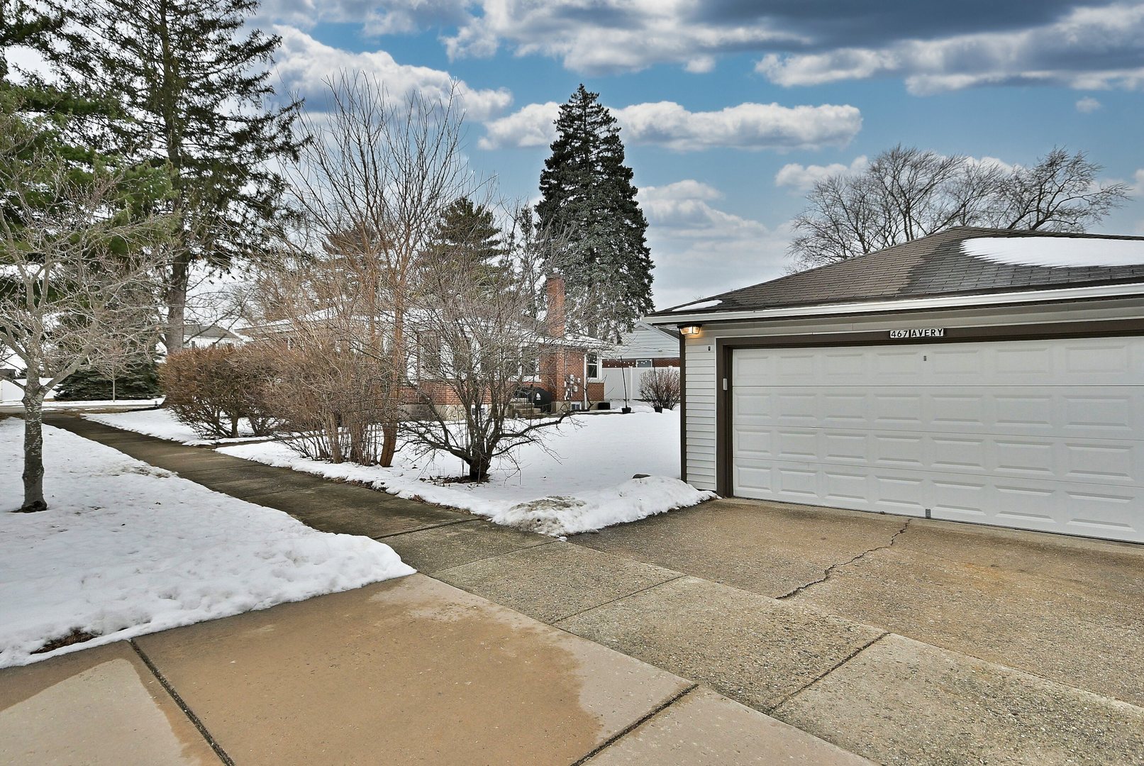 467 W Avery Street