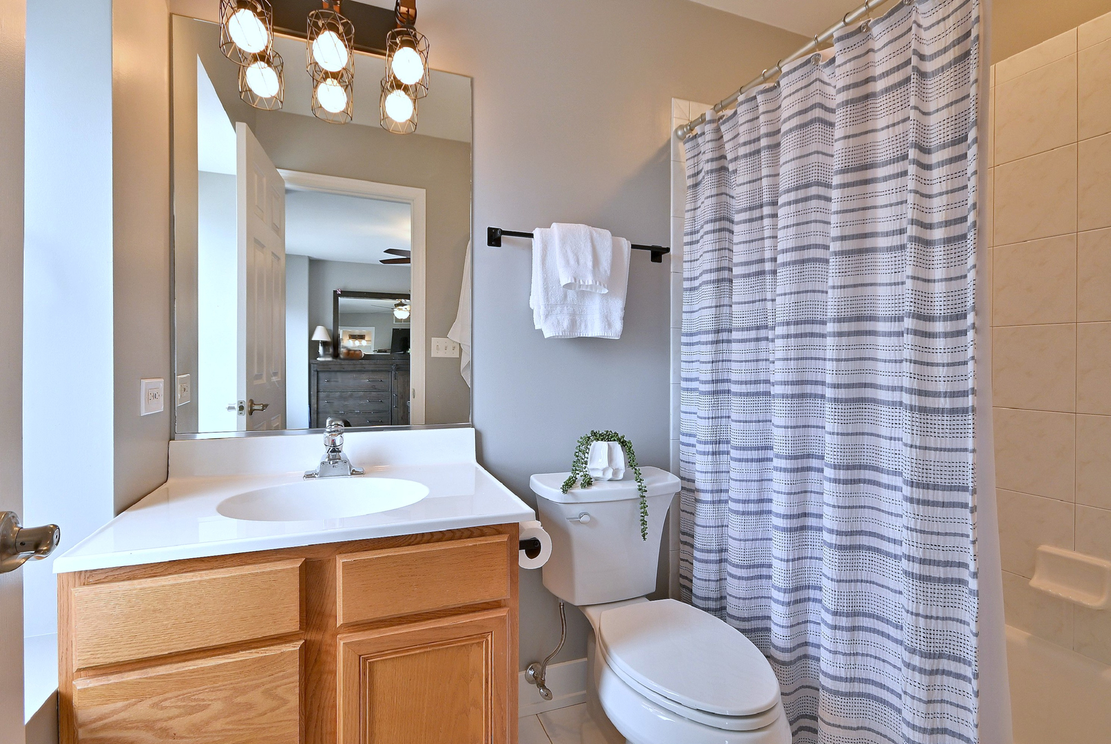 142 W 3rd Street Unit: 142