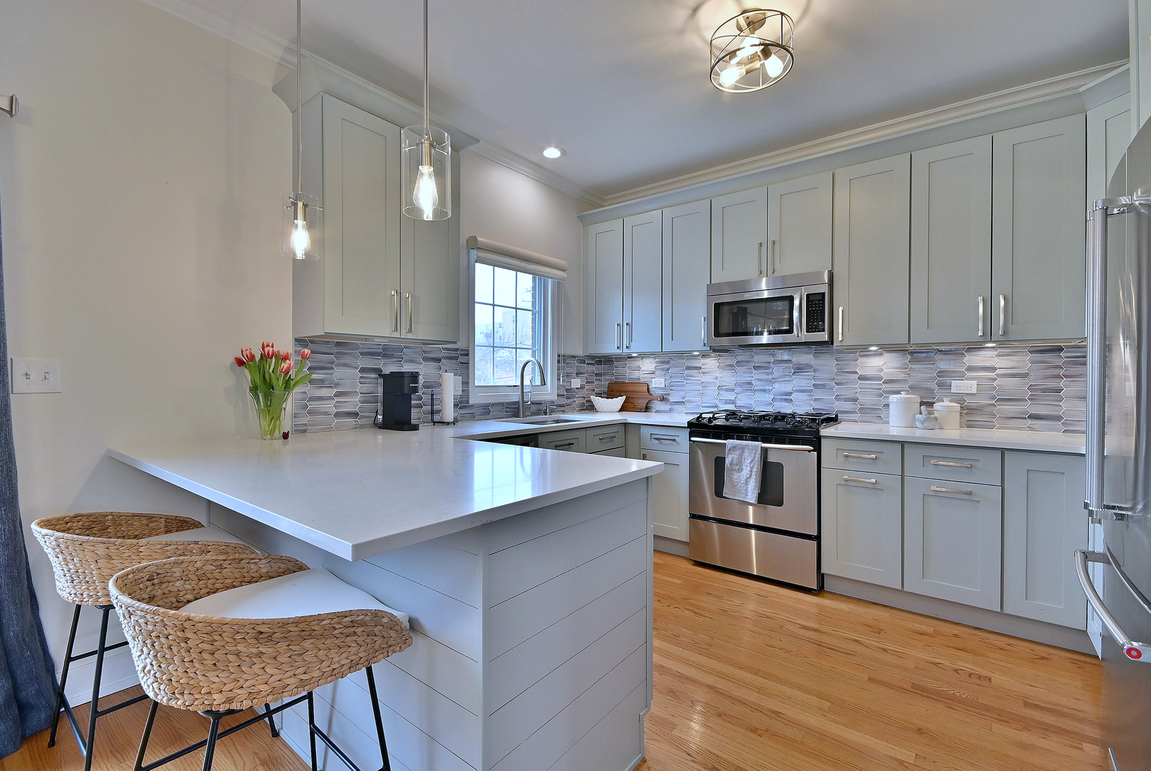 142 W 3rd Street Unit: 142