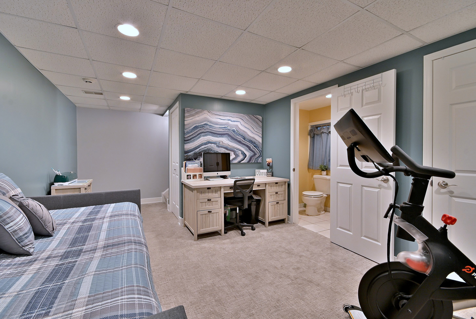 142 W 3rd Street Unit: 142