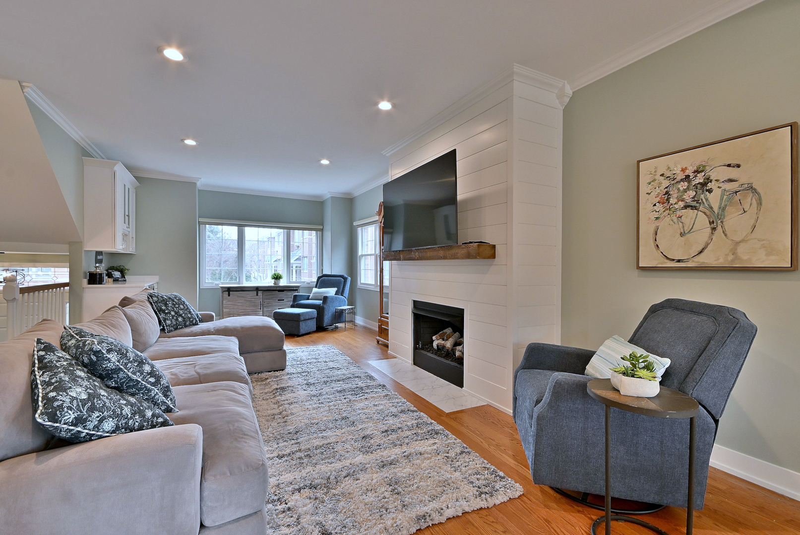142 W 3rd Street Unit: 142