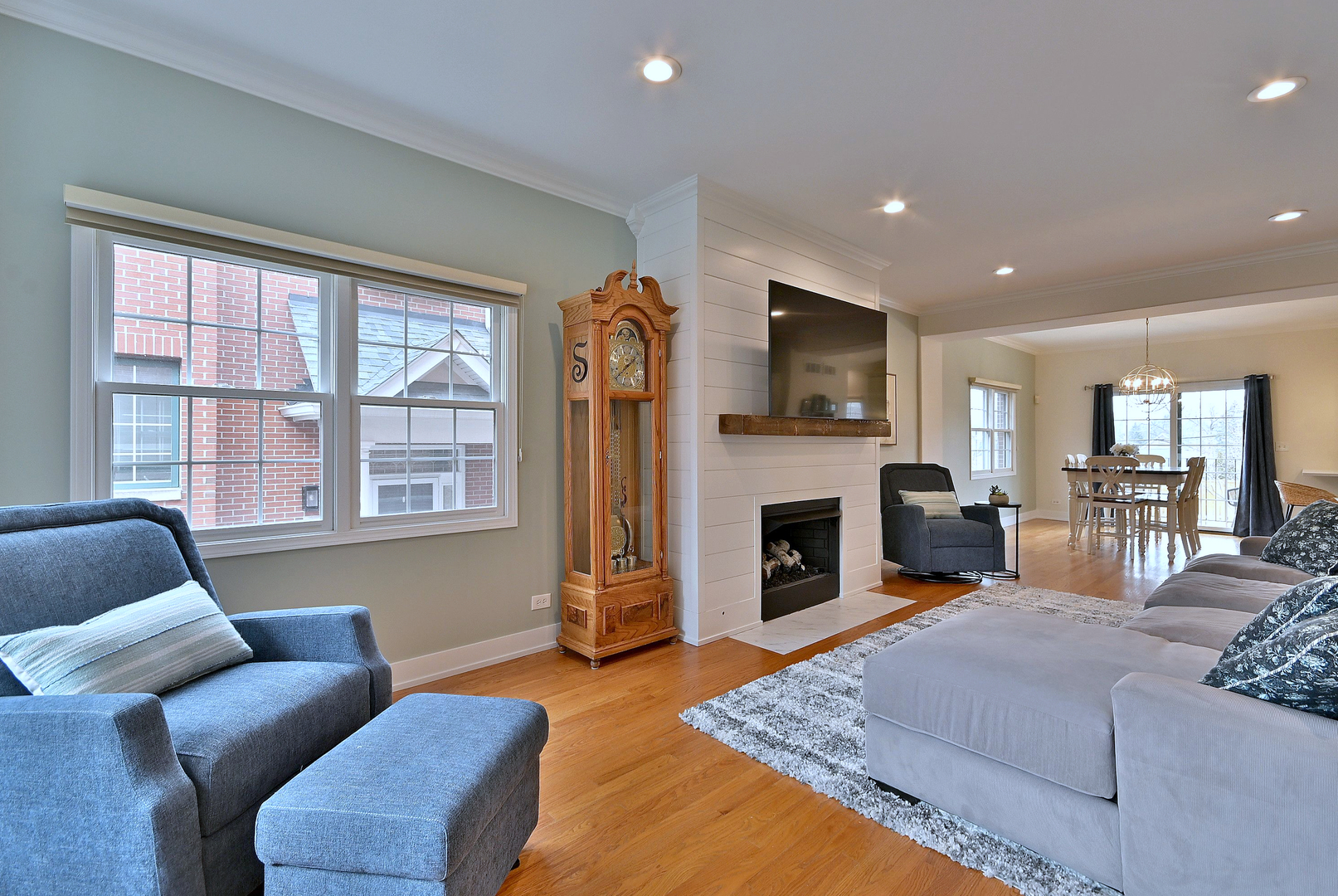 142 W 3rd Street Unit: 142