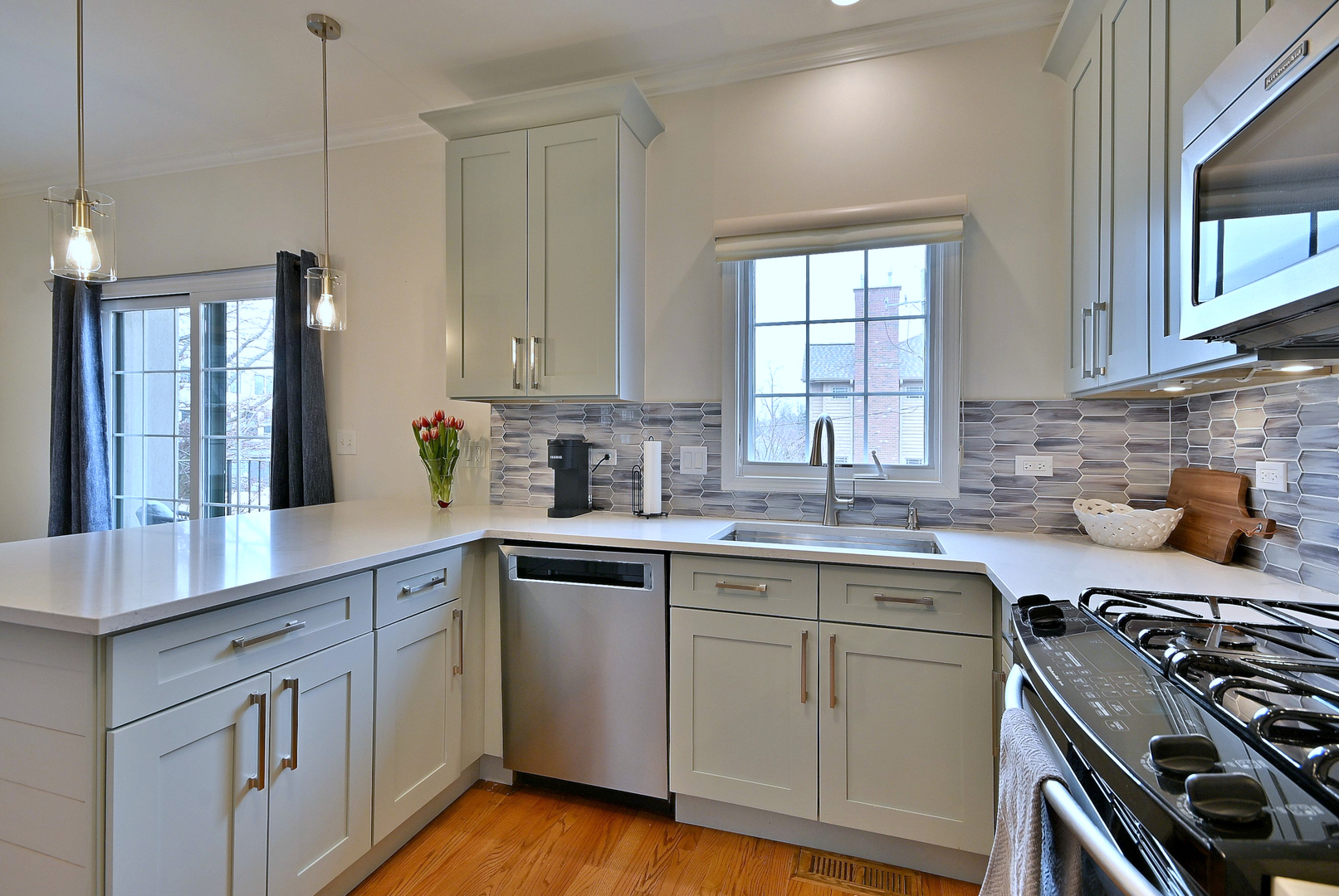 142 W 3rd Street Unit: 142