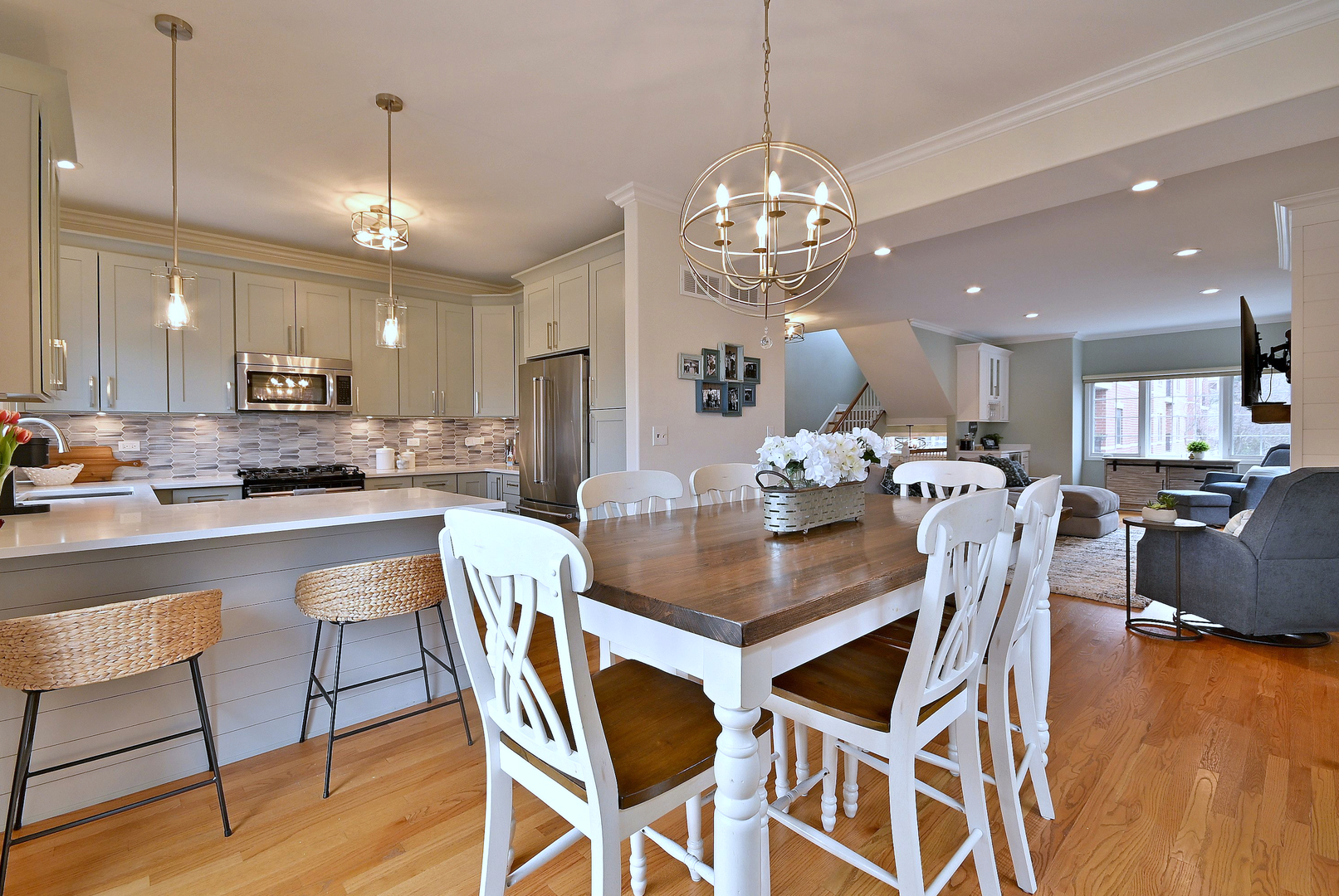 142 W 3rd Street Unit: 142