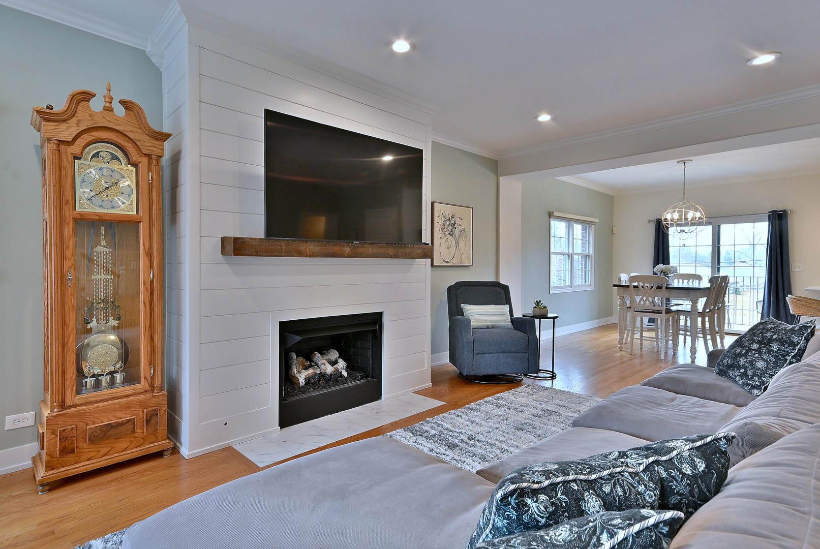 142 W 3rd Street Unit: 142
