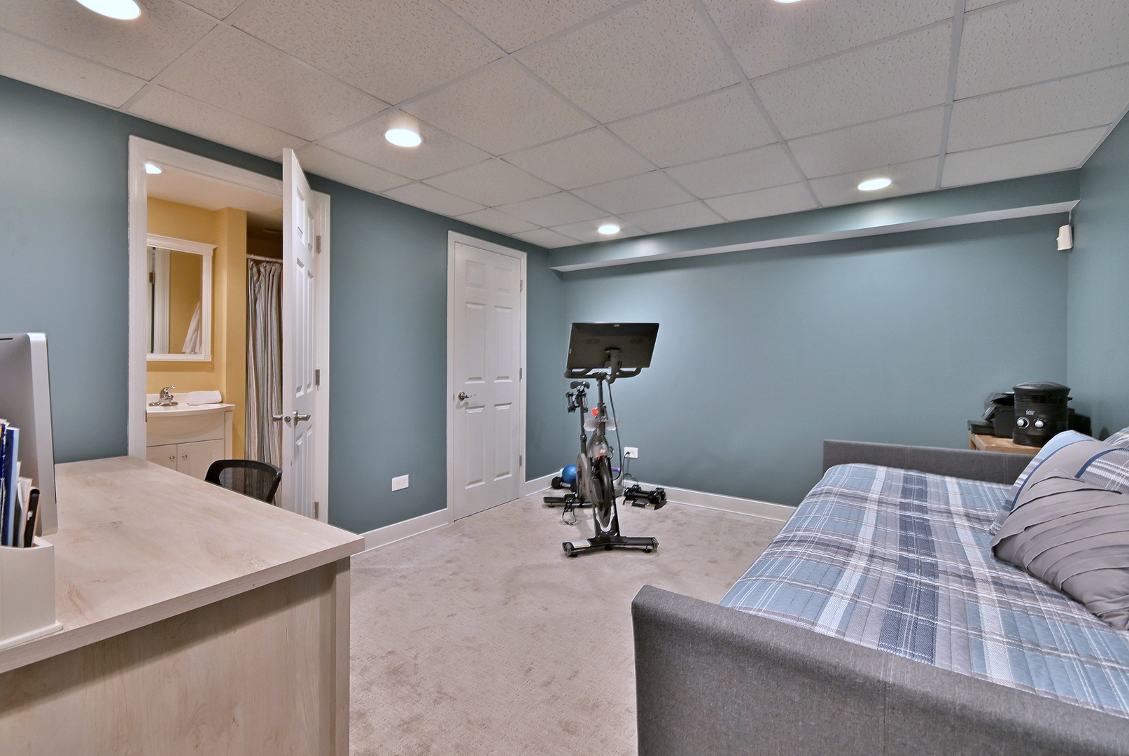 142 W 3rd Street Unit: 142