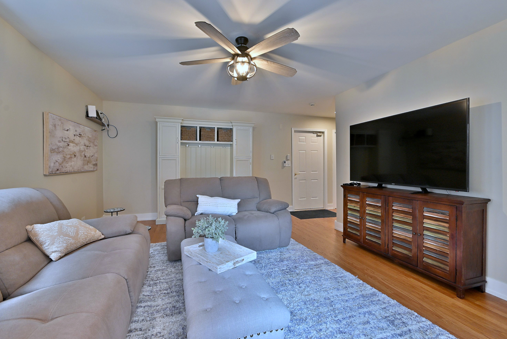 142 W 3rd Street Unit: 142