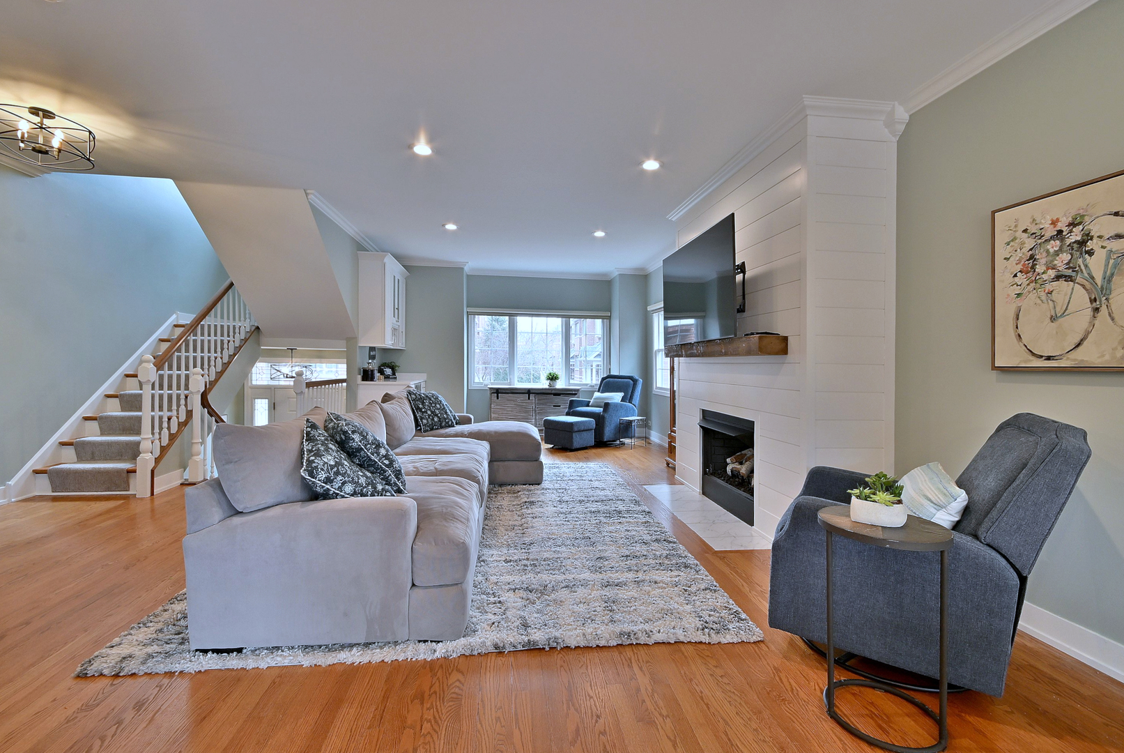 142 W 3rd Street Unit: 142