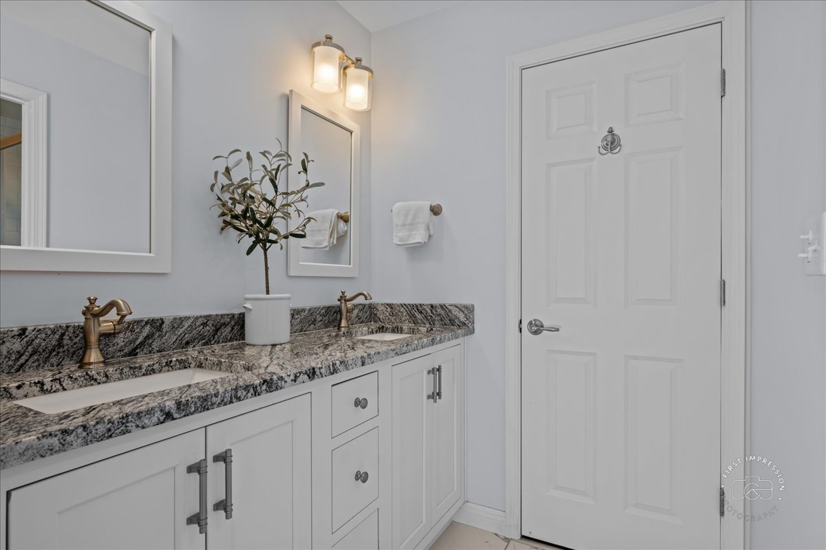 1060 Cliff View Lane