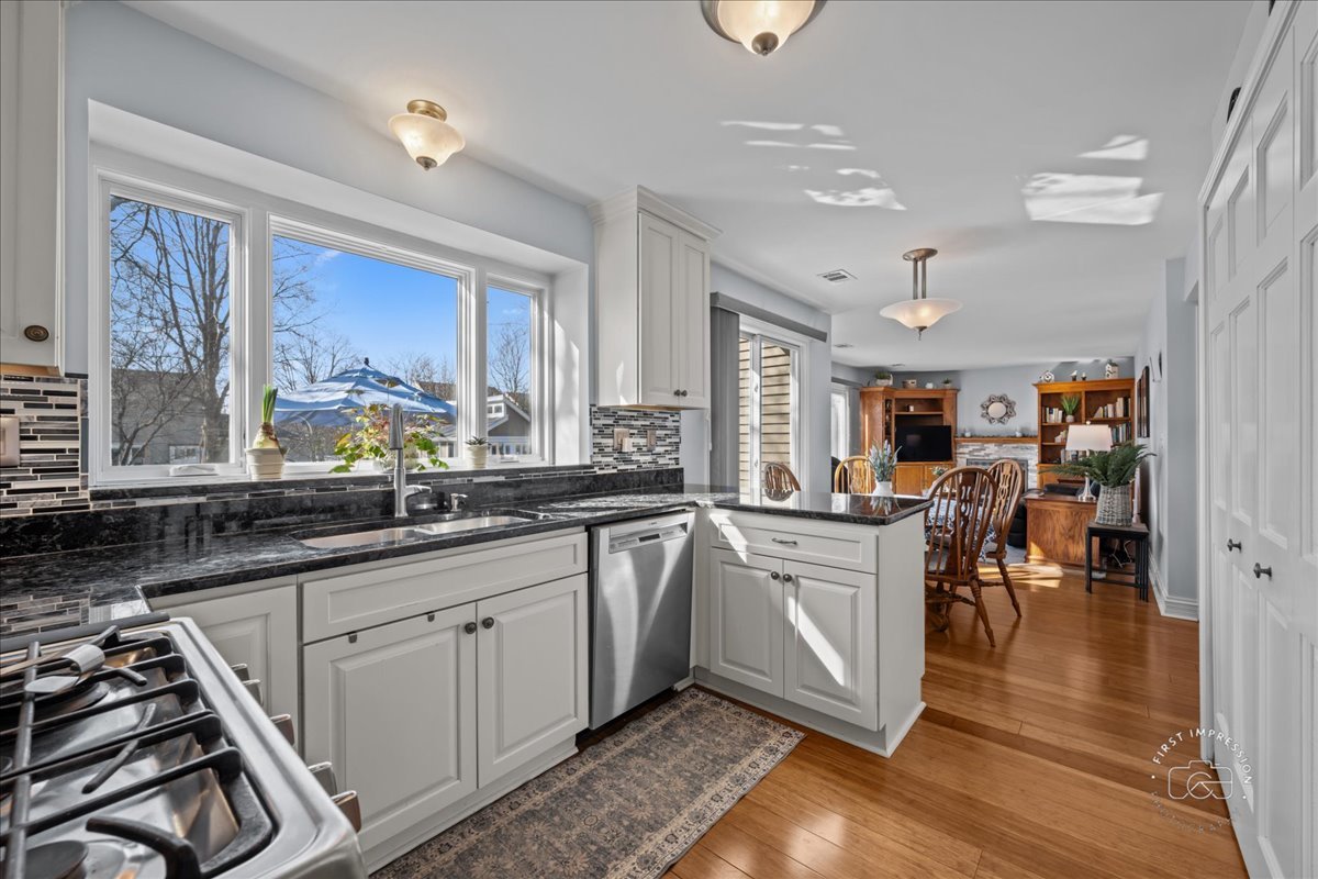 1060 Cliff View Lane