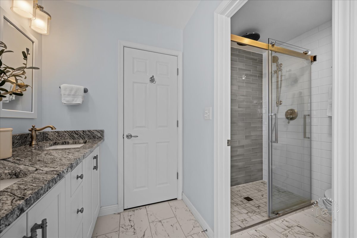 1060 Cliff View Lane