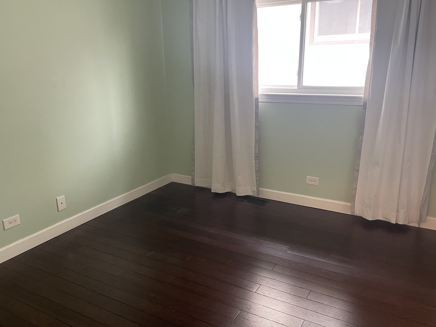 566 W Comstock Avenue