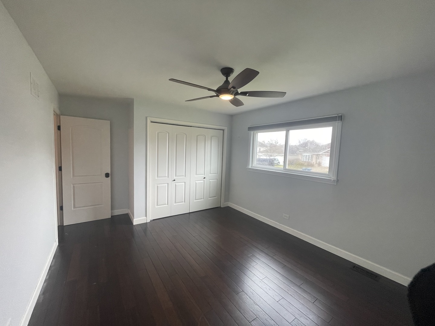 566 W Comstock Avenue