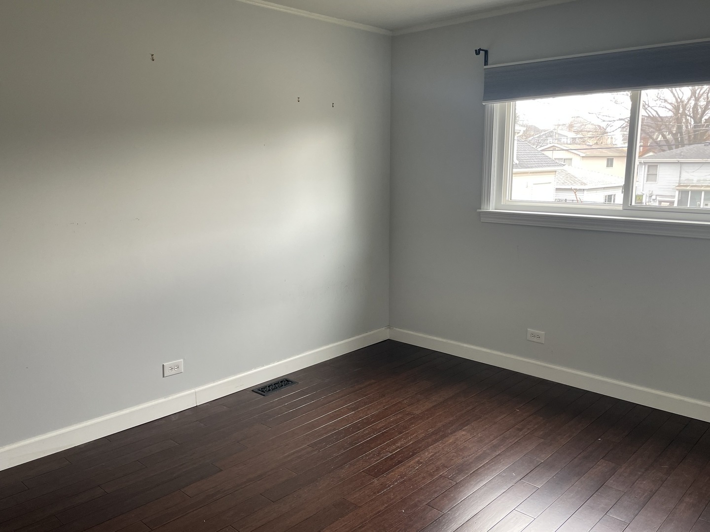 566 W Comstock Avenue