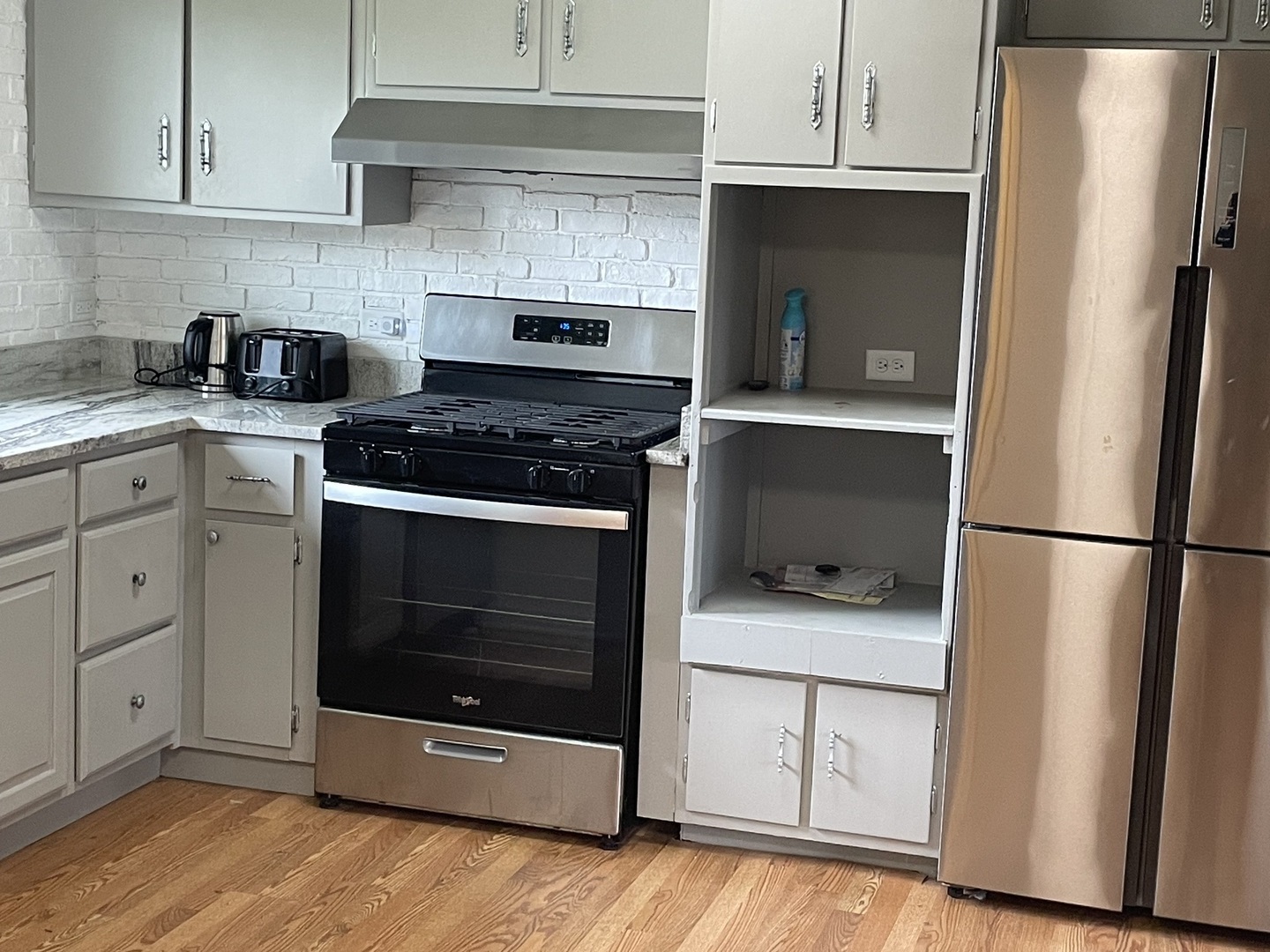 594 W Comstock Avenue