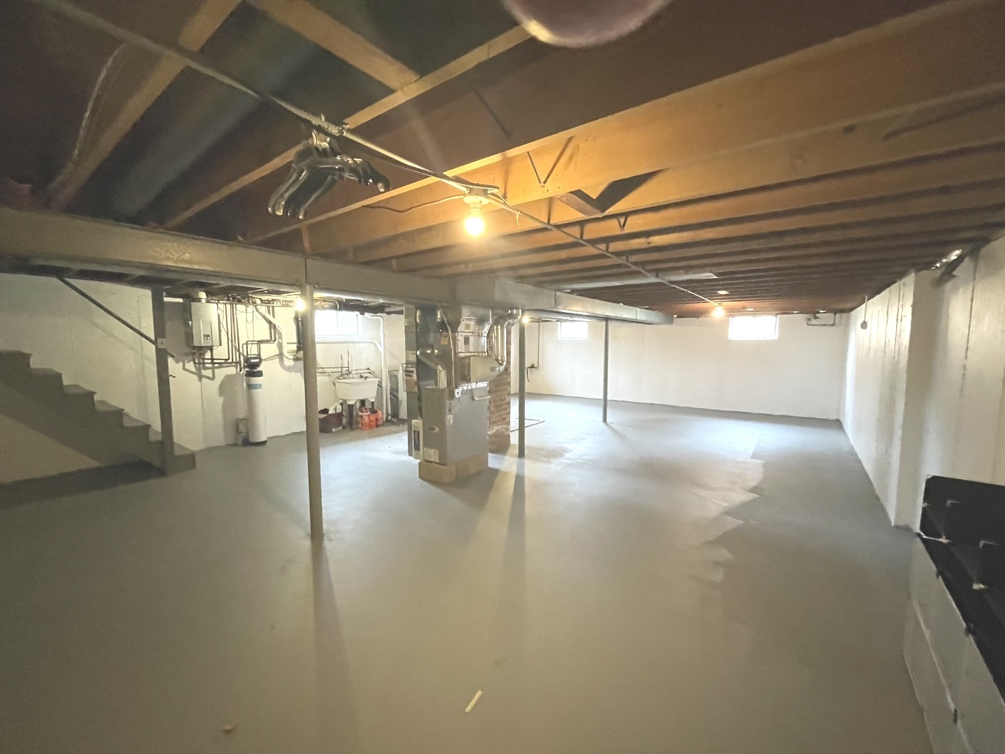 594 W Comstock Avenue