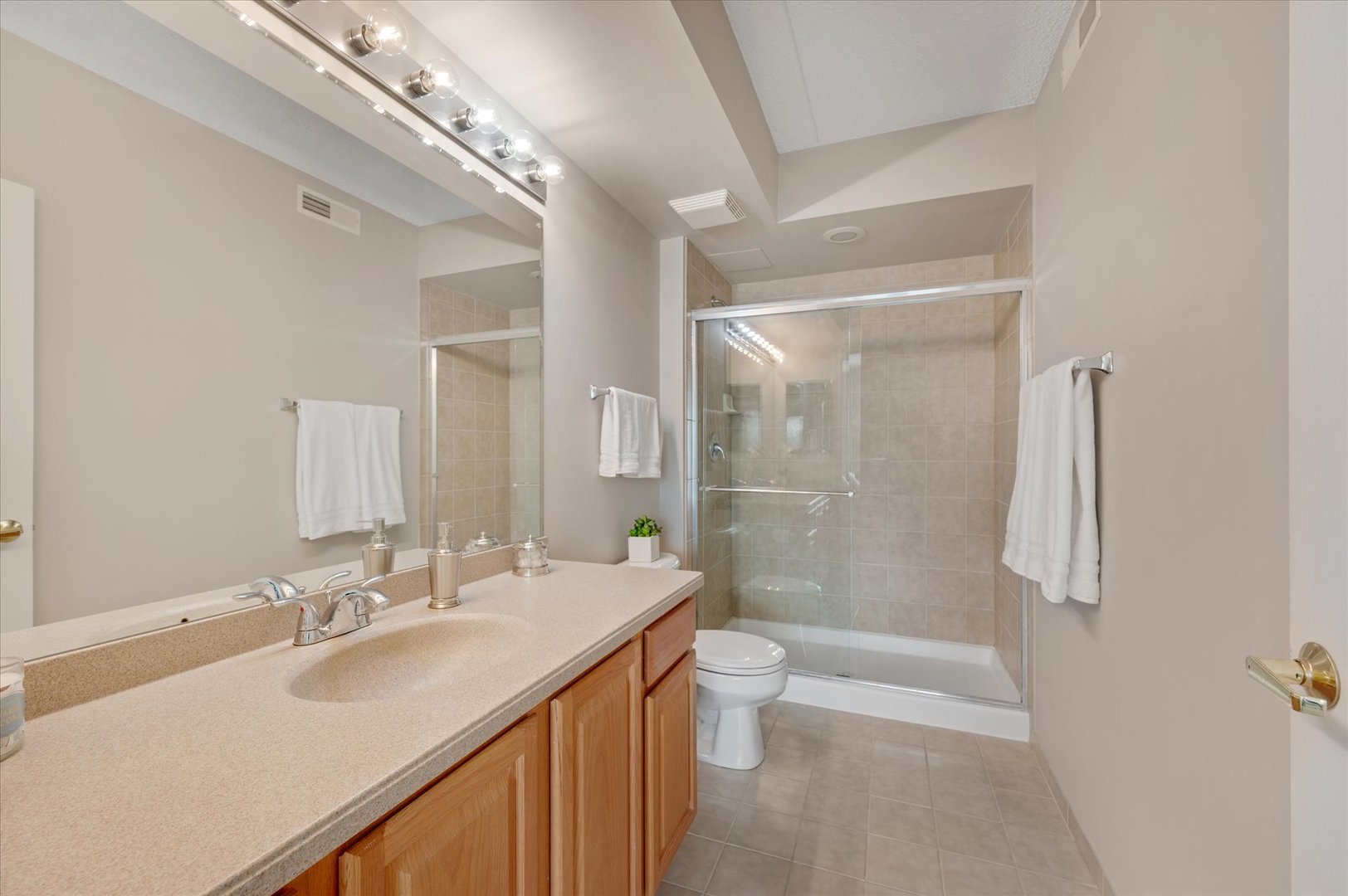 1 S Lincoln Avenue Unit: 311