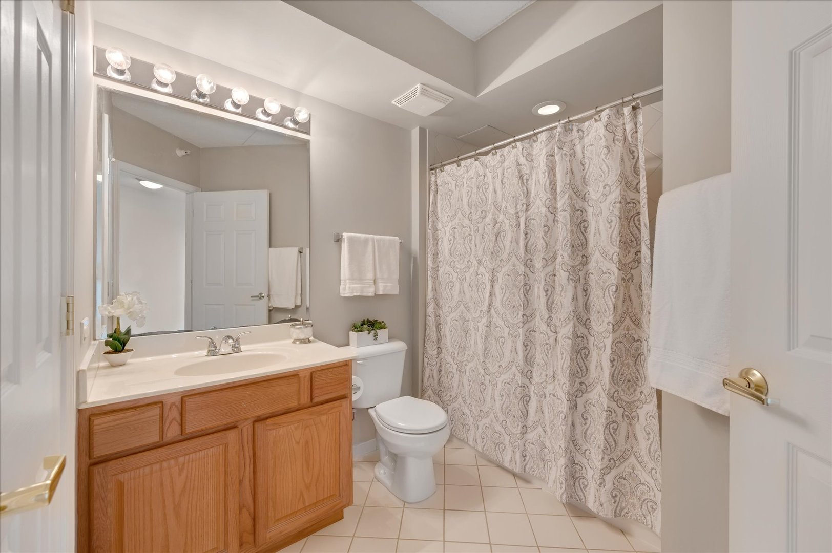 1 S Lincoln Avenue Unit: 311