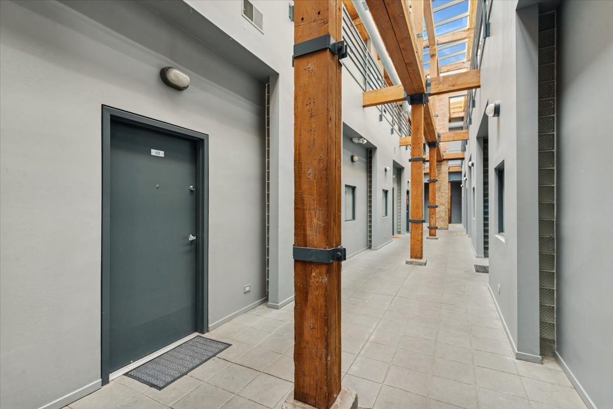 2804 N LAKEWOOD Avenue Unit: 103