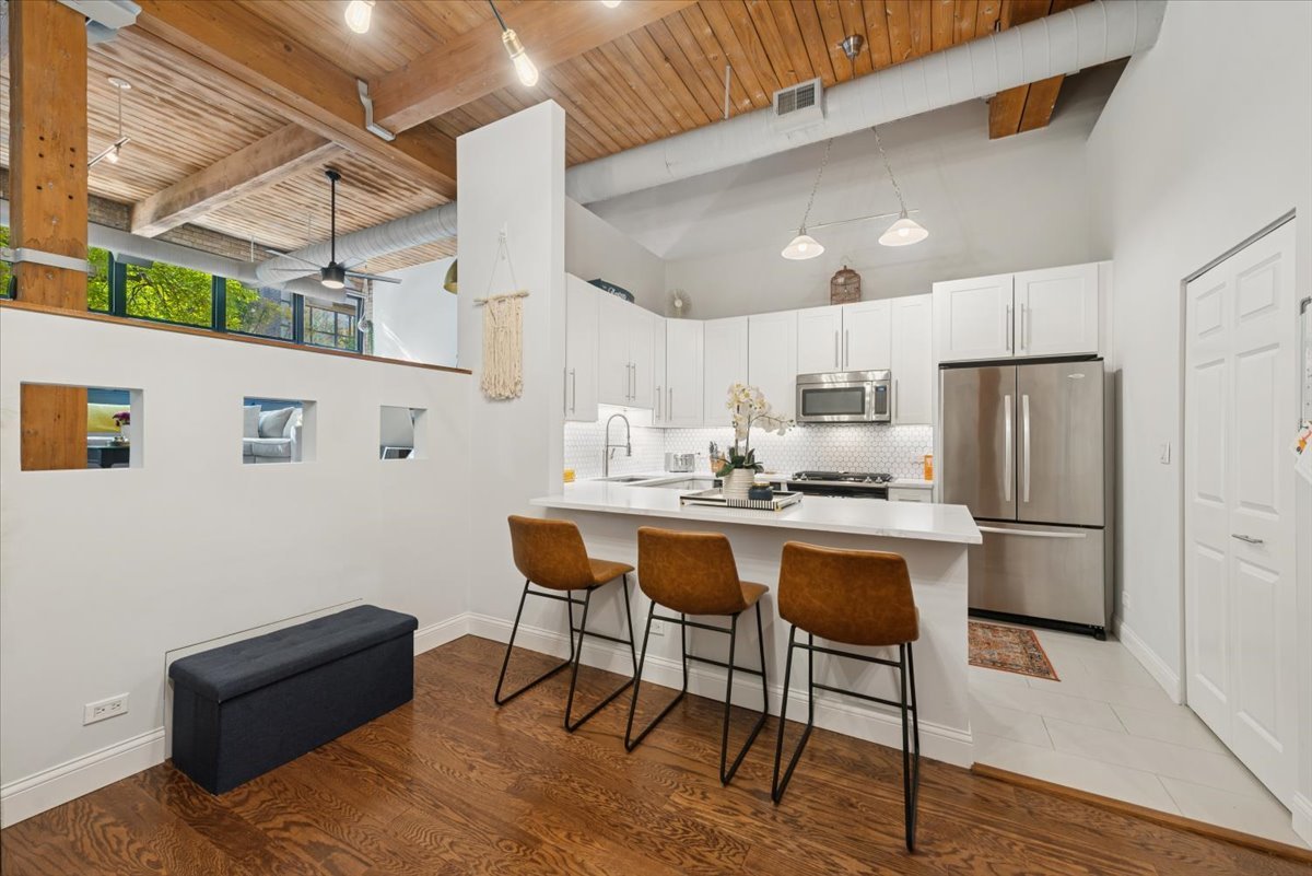 2804 N LAKEWOOD Avenue Unit: 103