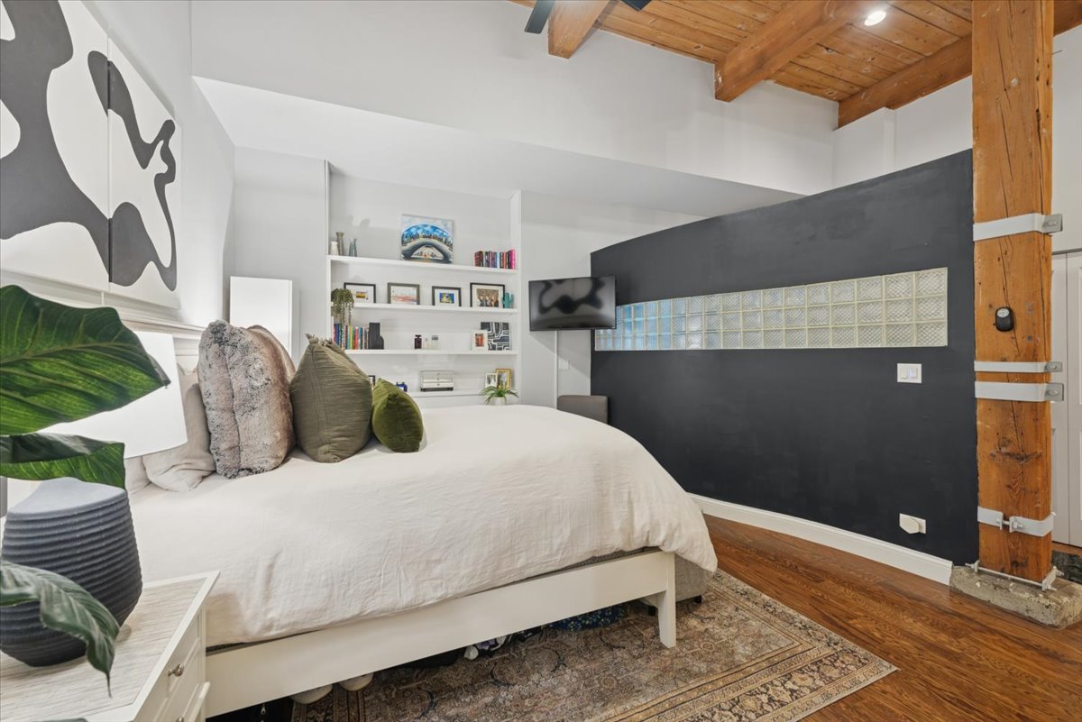 2804 N LAKEWOOD Avenue Unit: 103