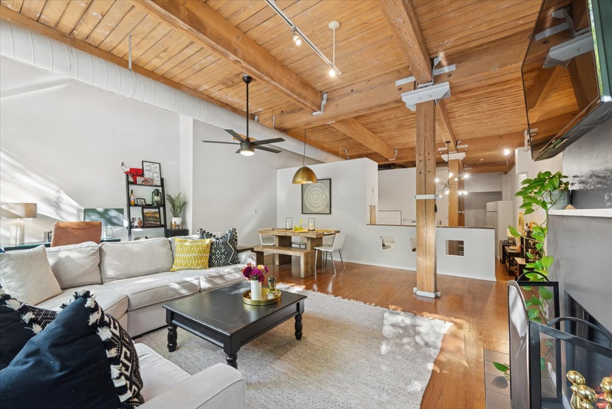 2804 N LAKEWOOD Avenue Unit: 103