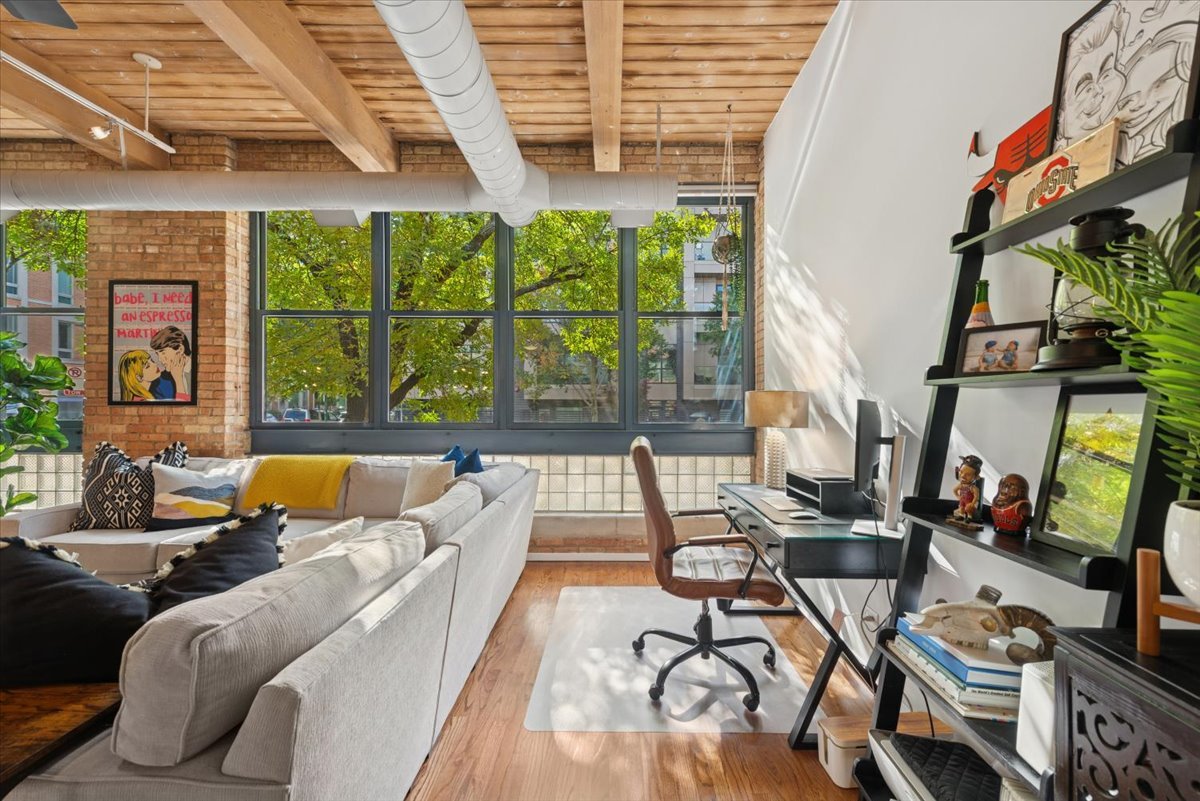2804 N LAKEWOOD Avenue Unit: 103