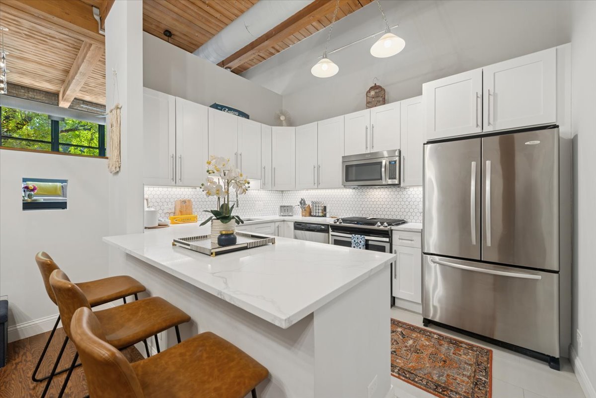 2804 N LAKEWOOD Avenue Unit: 103