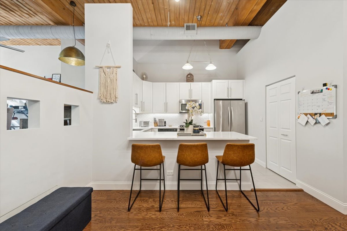 2804 N LAKEWOOD Avenue Unit: 103