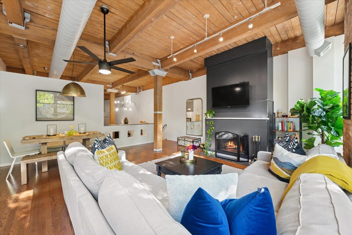 2804 N LAKEWOOD Avenue Unit: 103