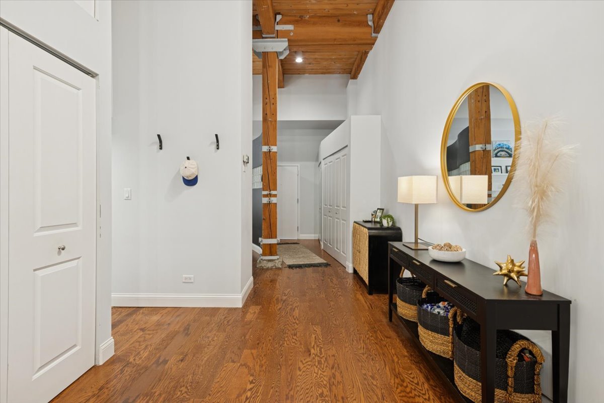 2804 N LAKEWOOD Avenue Unit: 103