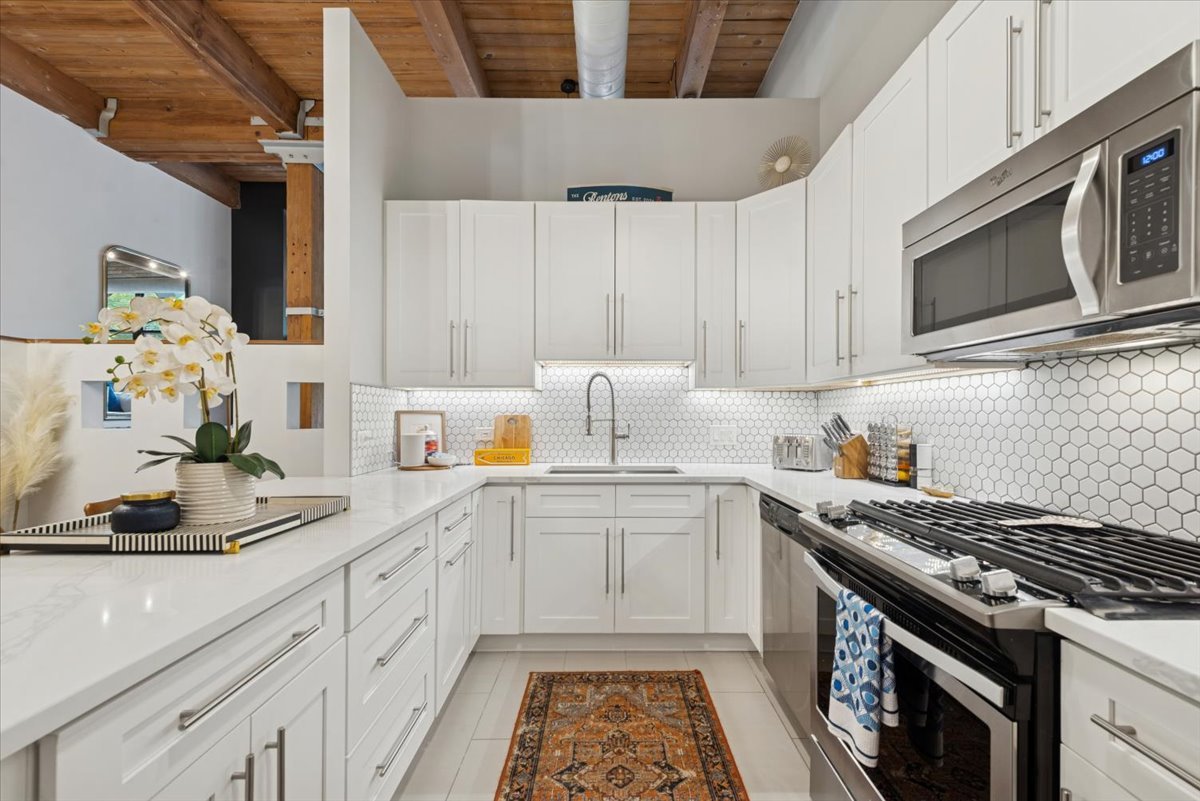 2804 N LAKEWOOD Avenue Unit: 103