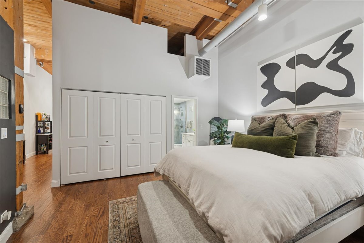 2804 N LAKEWOOD Avenue Unit: 103