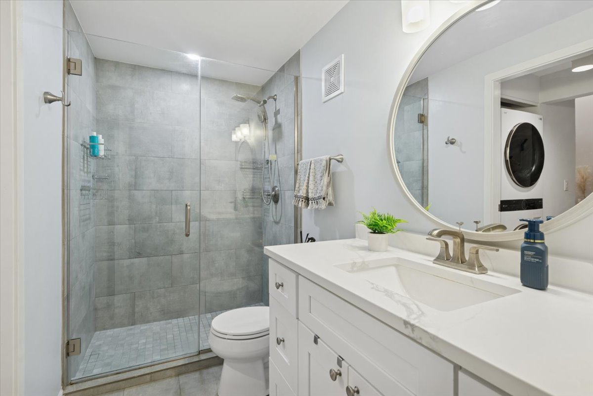 2804 N LAKEWOOD Avenue Unit: 103