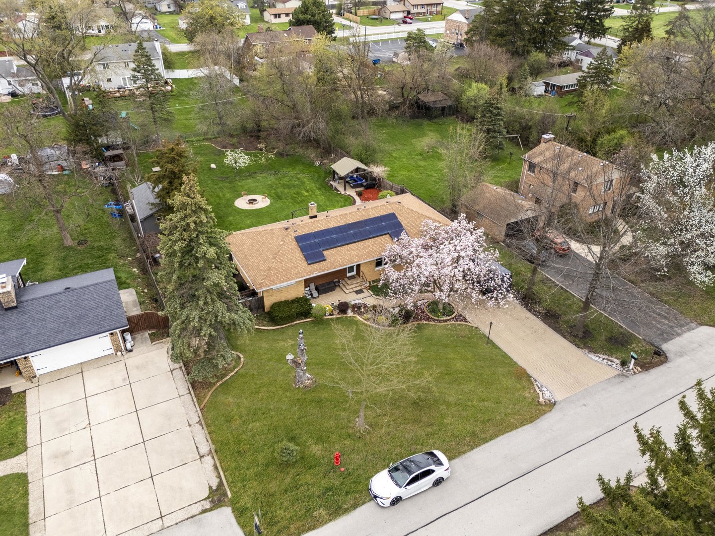 16W604 Crest Avenue