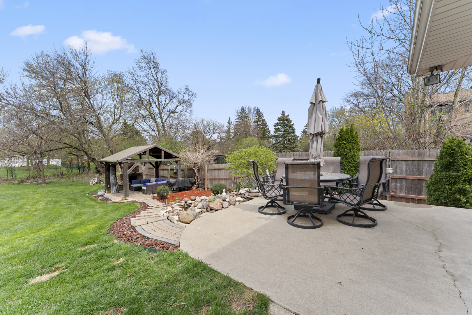 16W604 Crest Avenue