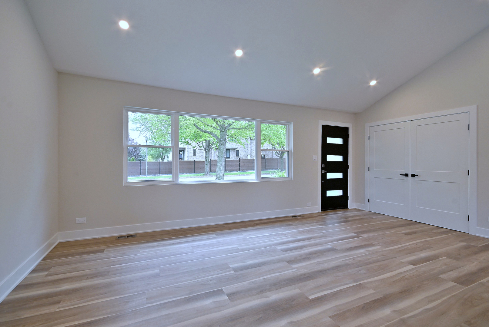 453 N West Avenue