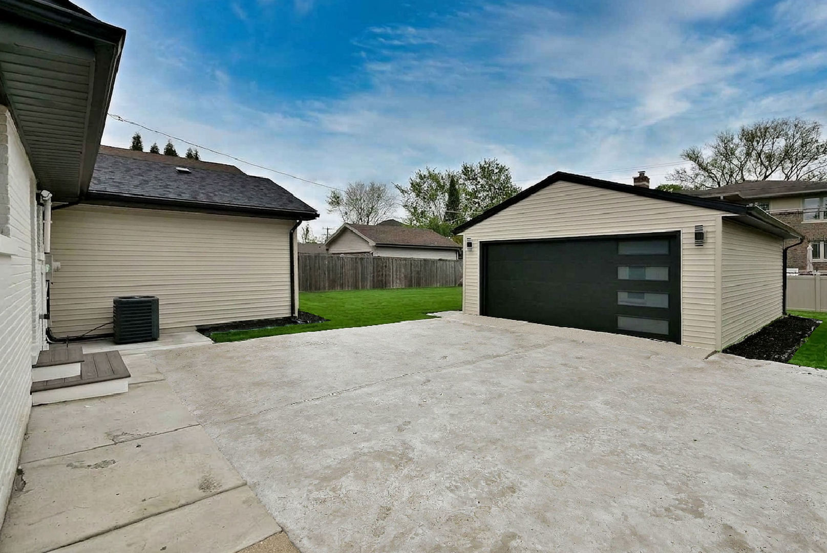 453 N West Avenue