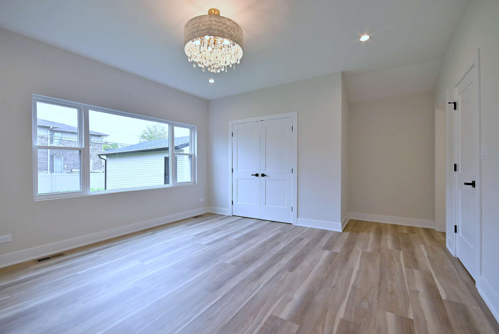 453 N West Avenue