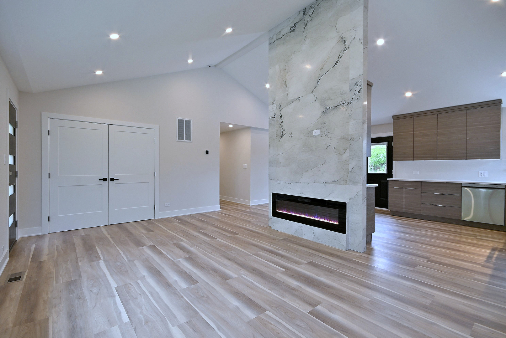 453 N West Avenue