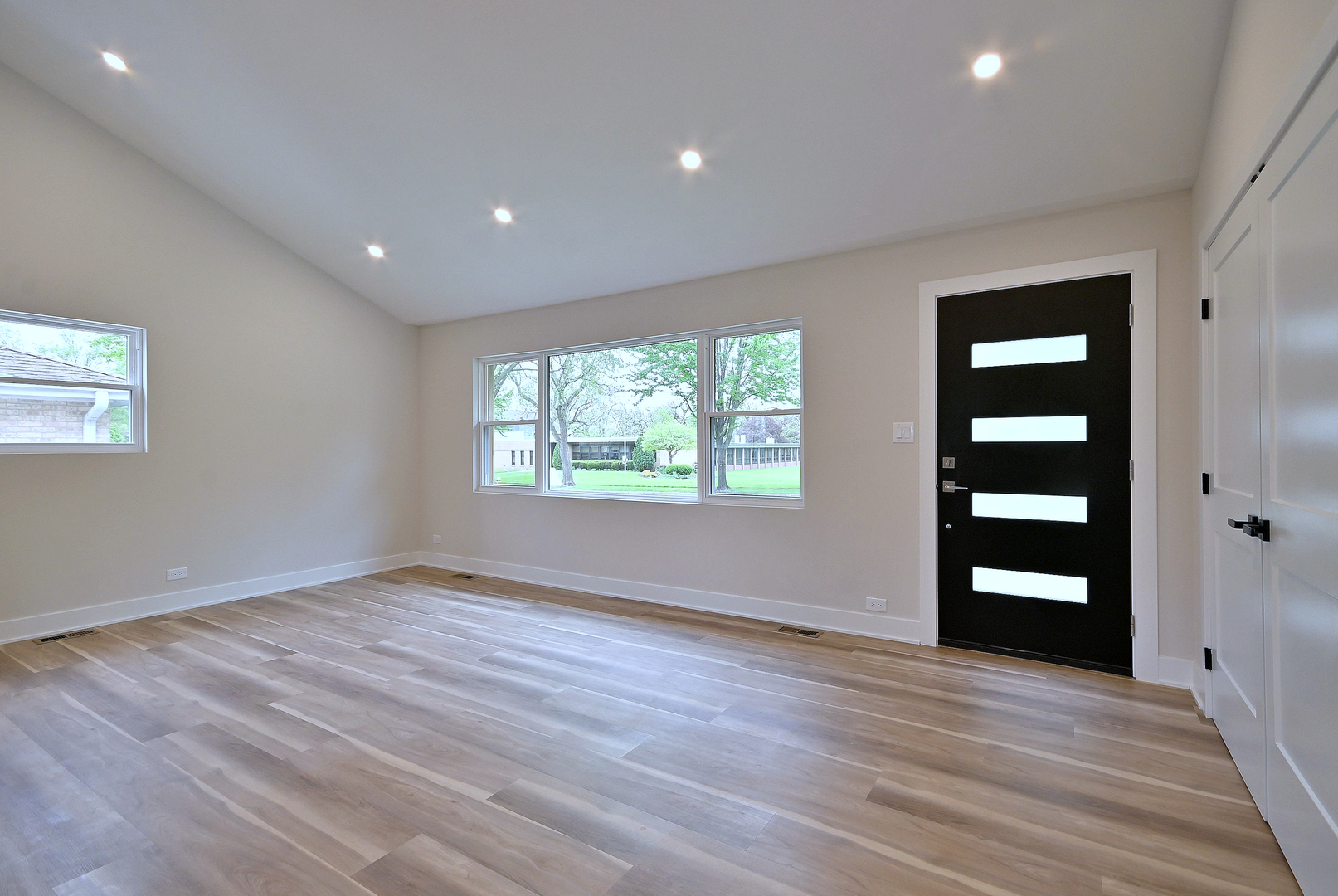 453 N West Avenue