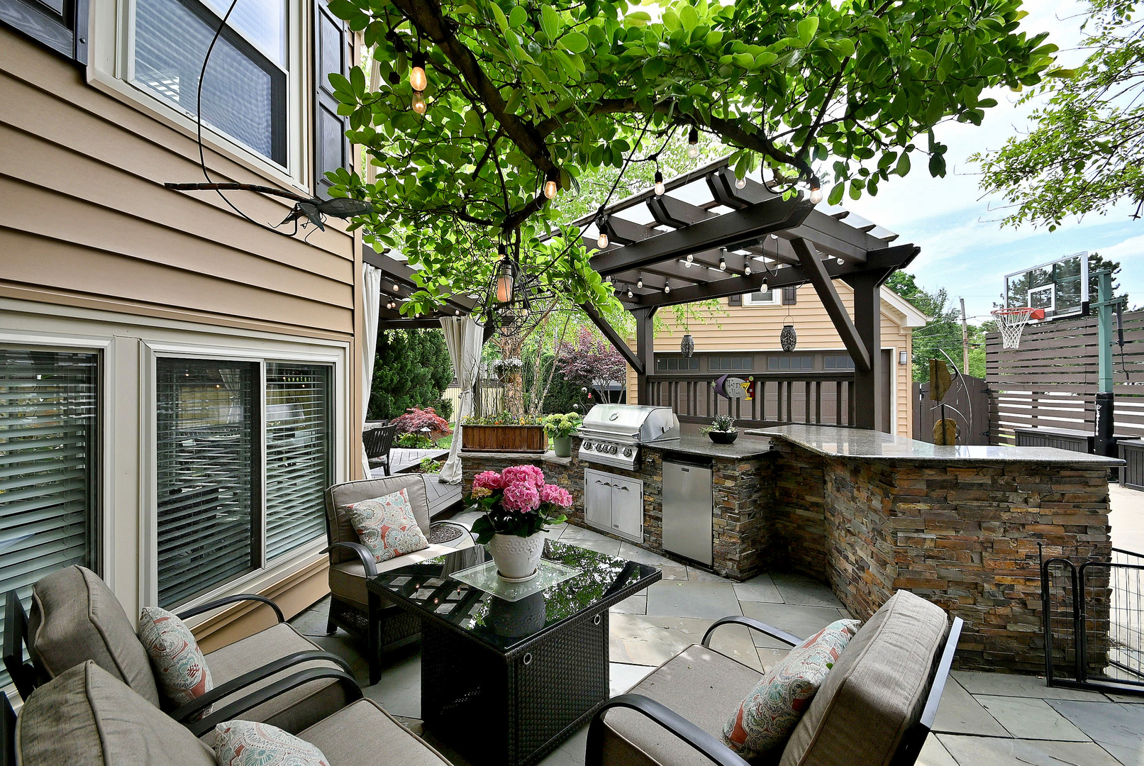114 S Poplar Avenue