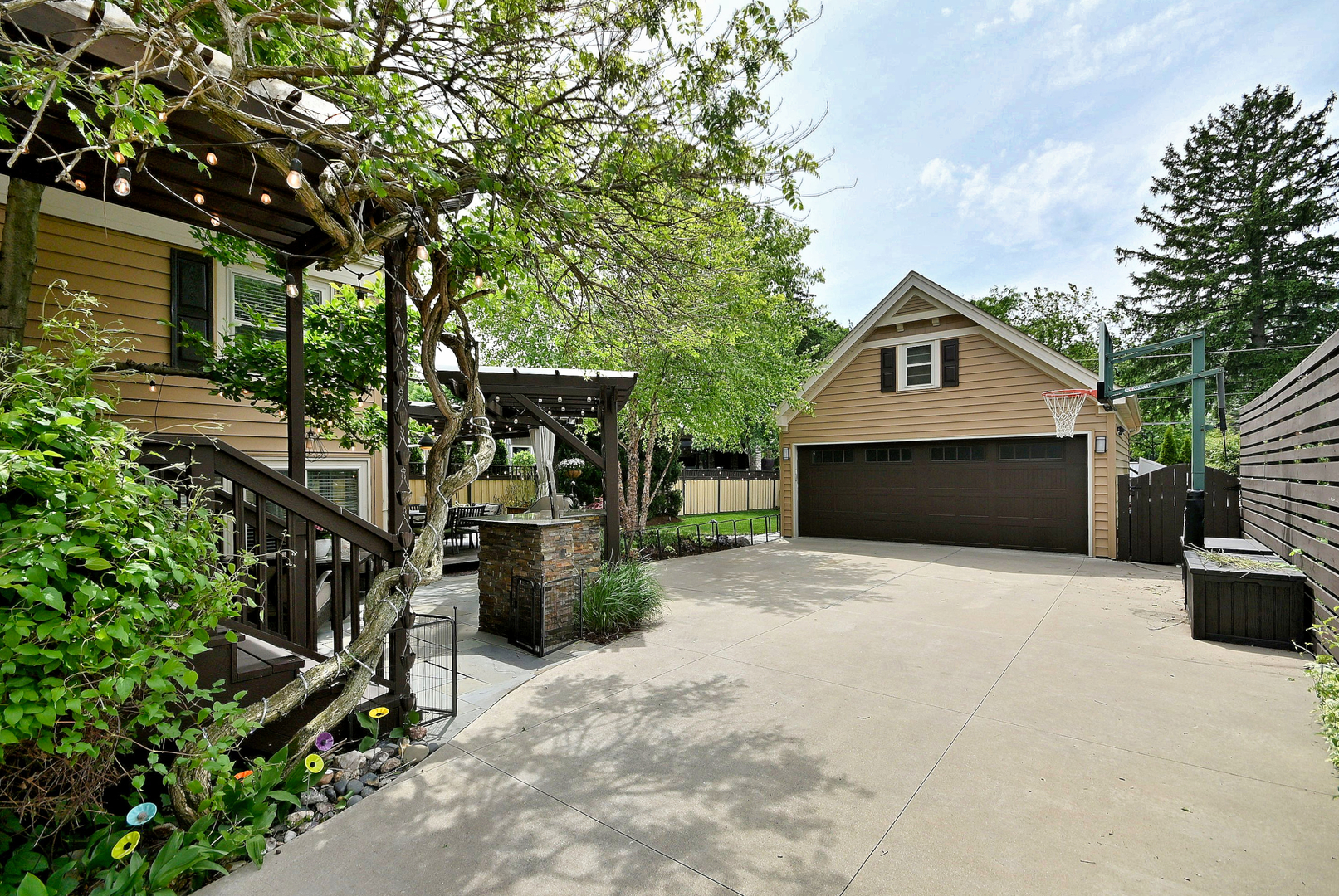 114 S Poplar Avenue