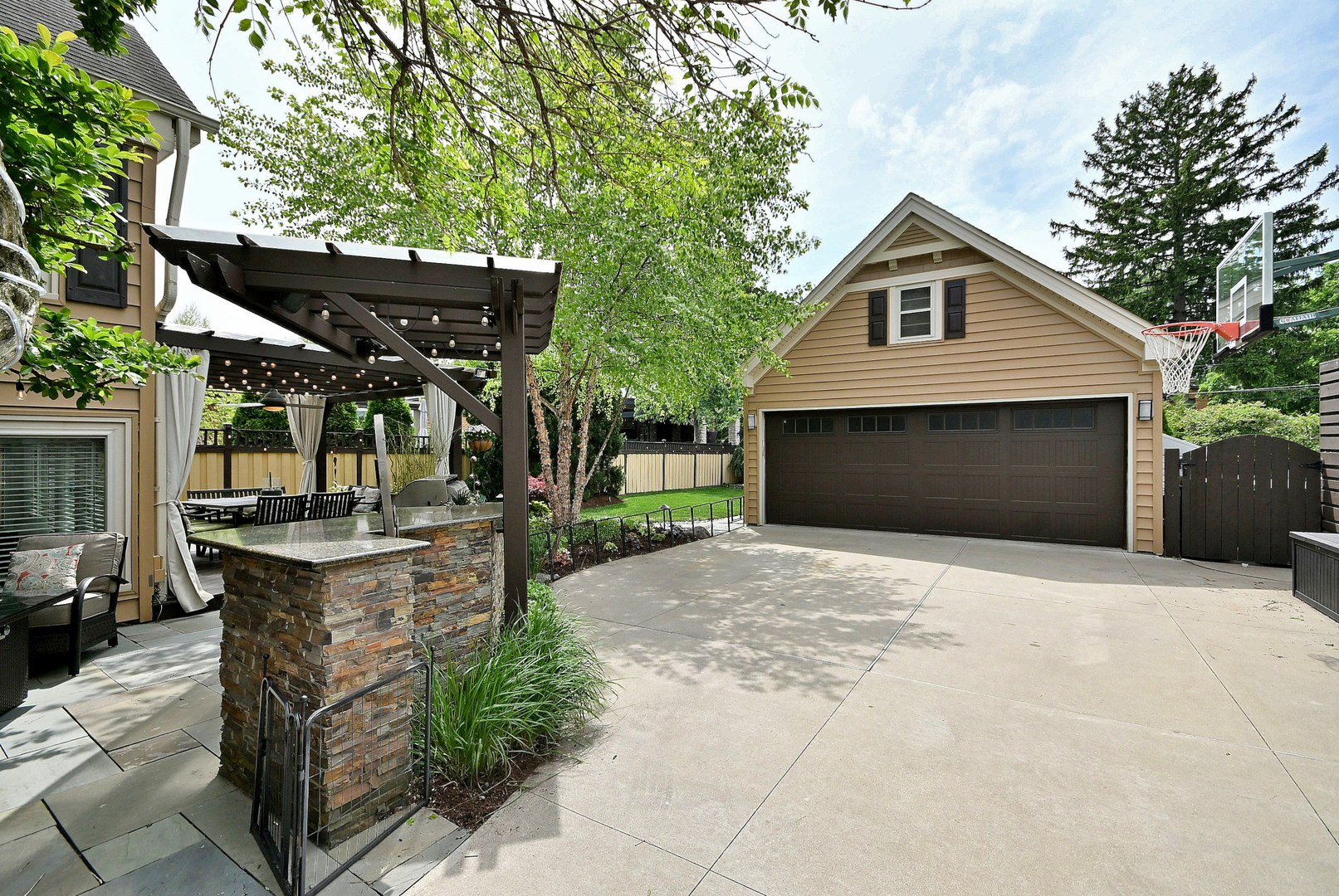 114 S Poplar Avenue