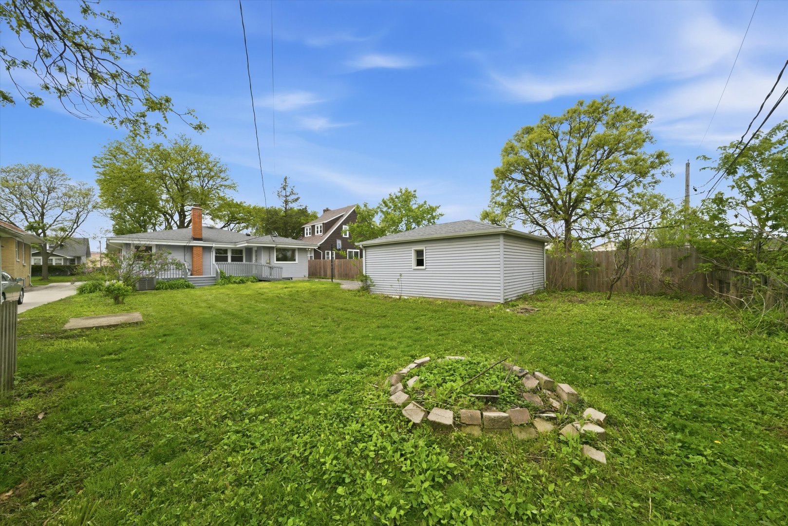 25 S Illinois Avenue