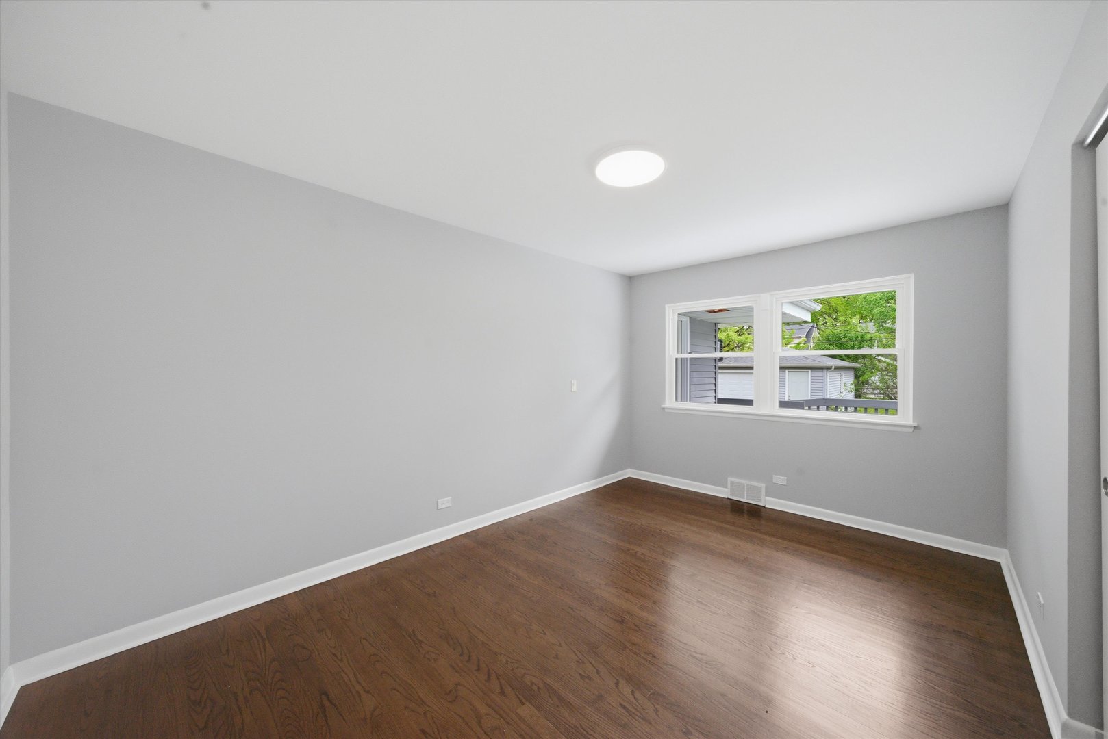 25 S Illinois Avenue