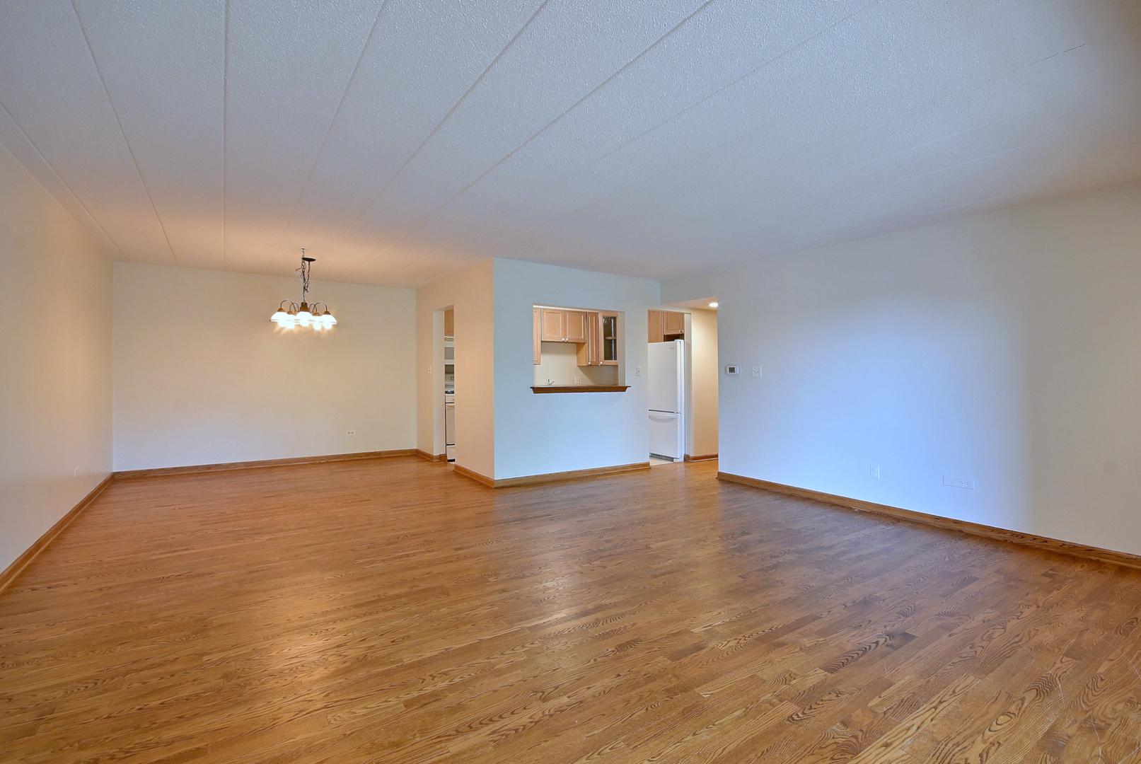 110 W Butterfield Road Unit: 302S