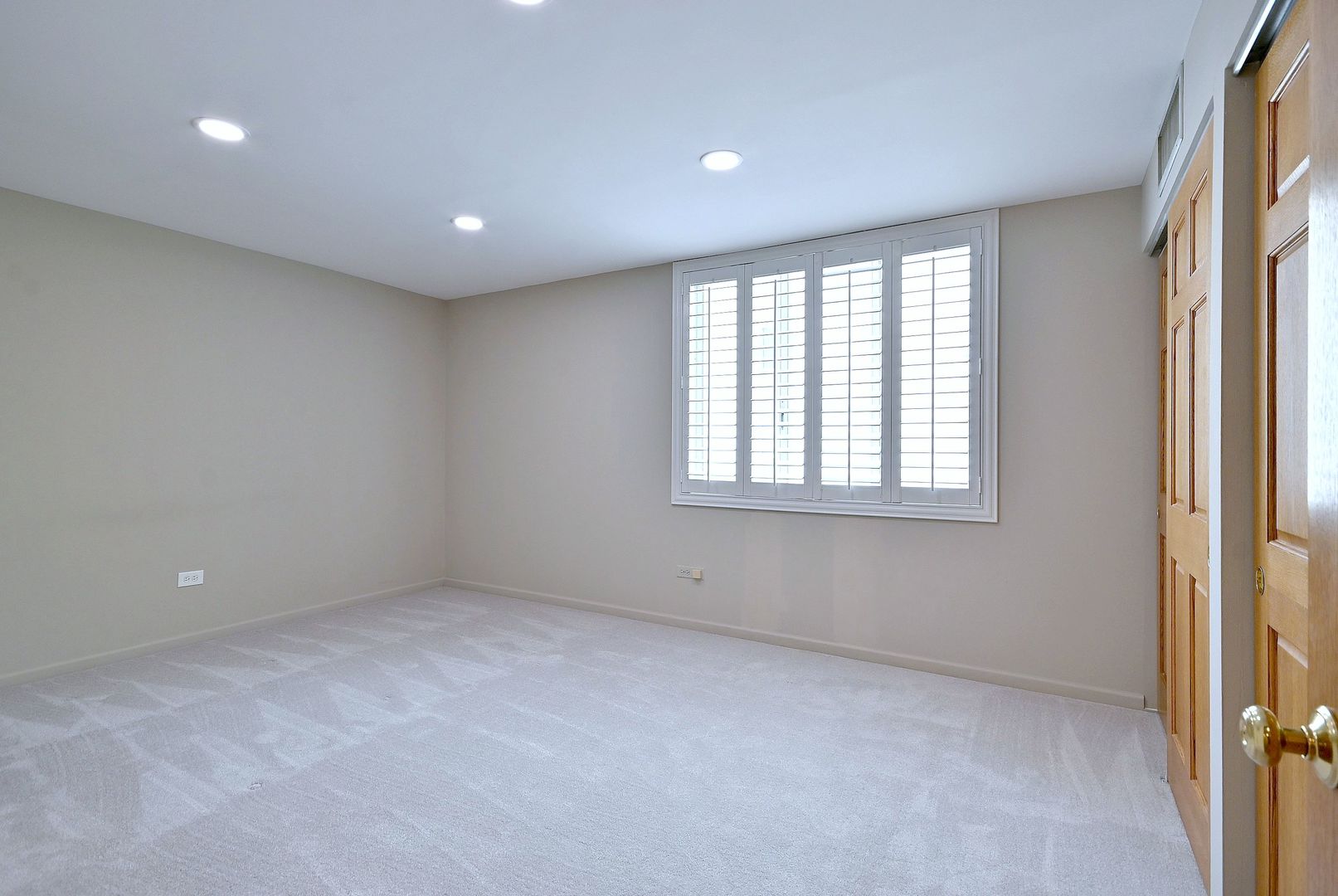 110 W Butterfield Road Unit: 302S